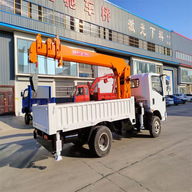 兴县三轮随车吊定制 农用改装机自备吊中瑞长期出售